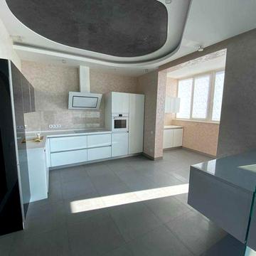 Трёхкомнатная 130 кв. м. Королёва Инглези Люстдорфская дорога Тирас
