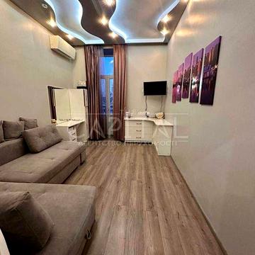 Продажа квартиры 90 м в самом центре Киева на улице Большая Васильковская, 14.