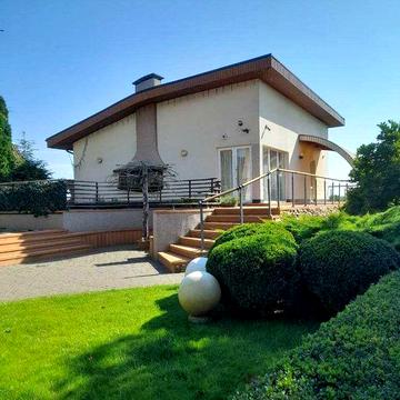 Маєток з двох будинків 400м² і 200м² ділянка 20 соток, басейн,гараж.