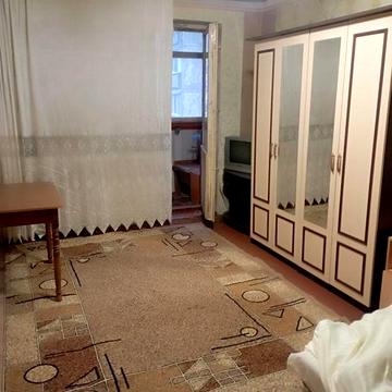 Сдам свою ( не агенство, без комиссии)) двухкомнатную квартиру , метро