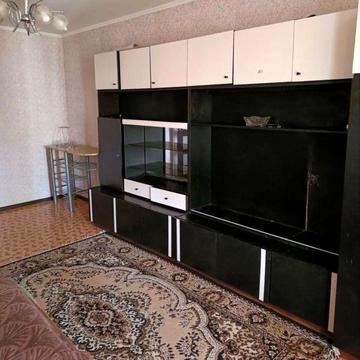 Половки гарний стан парковка у дворі