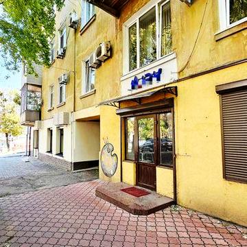 Продам пятикомнатную квартиру, центр 2 этаж угол Святослава Хороброго и Воскресенская.