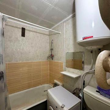 Продаж 1кім.квартира по Едуарда Фукса за АТБ, 3 поверх не кутова Зручно до зупинок і друга лінія від дороги, не шумно Папери нотові до нотаріуса