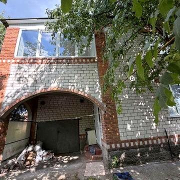 Будинок двоповерховий з гаражем