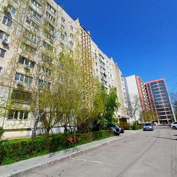 Продам Отличную 2-х комнатную " Чешку" в Центре