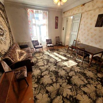 Продам 2 х ком квартиру. В Центре города.пр. Свободы. Сталинка.