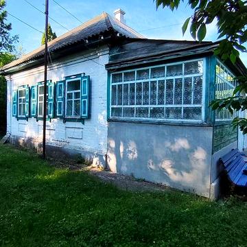 Будинок із великим садом біля лісу та ставка!