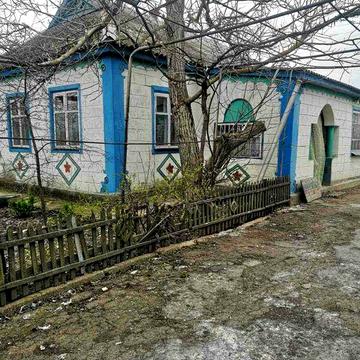 Продається просторий будинок з великою ділянкою -заброньовано-