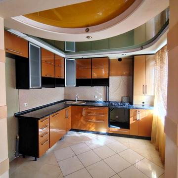 БМВ будинок 15.Продаж  3-кімнатна з автономкою