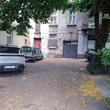 Квартира ближ .центр Тобілевича з паркомісцем від власника