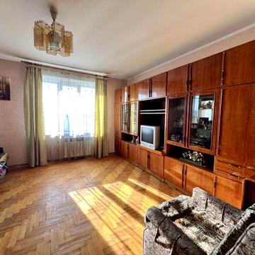 Продаж 2кім.квартири по просп.Злуки