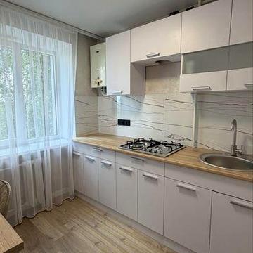 Продам светлую однокомнатную квартиру в центре города с ремонтом !!!