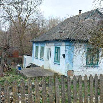 Будинок з прибудинковою ділянкою та з ділянкою для ведення господарства