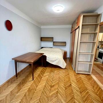 Не гостинка, "чешка"- Газ, тепло, не електричне опален замінені комунікаціі, сантехніка, плитка