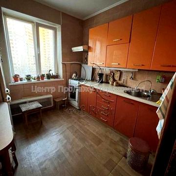 Продам 3-кімнатну квартиру на вулиці Яблонської Тетяни