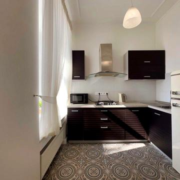 Оренда двомікатної Studio 75m2 в центрі столиці на Хрещатику
