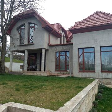 Продається будинок в престижному районні міста