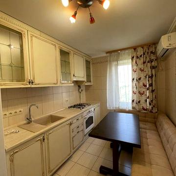 Продаж 3х кімнатної квартири вул Святошинська біля метро