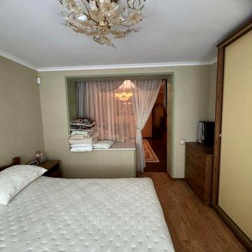 Классная 3-комнатная квартира 74 м² с ремонтом на Ильфа и Петрова