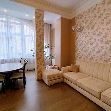 Чудова квартира для великої сім"ї!