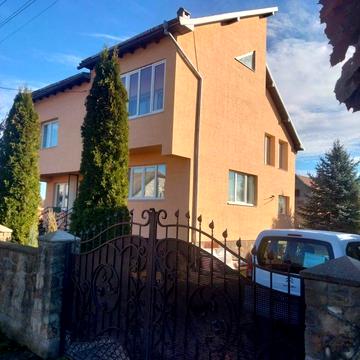 Ідеальний особняк на вїзді в Підпечари
