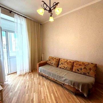 Білоруська 1, 2к,  з ГАЗОМ, низький поверх, метро 2хв, можна з песиком