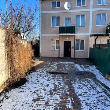 продам дом с ремонтом  г.Обухов Стожары без комисии