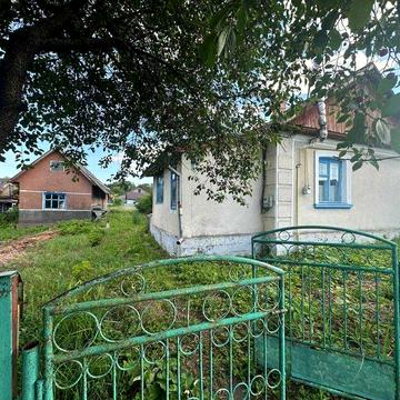 Продам будинок 54 м² з ділянкою 8 соток та господарською спорудою — м. Волочиськ, за Автовокзалом