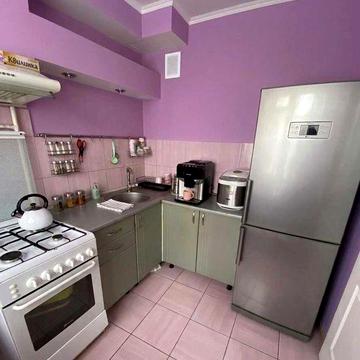 Продаж 3-к квартири + гараж + дача: все в одному районі!
