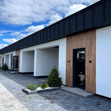 Кутовий одноповерховий таунхаус в активному районі, готовий
