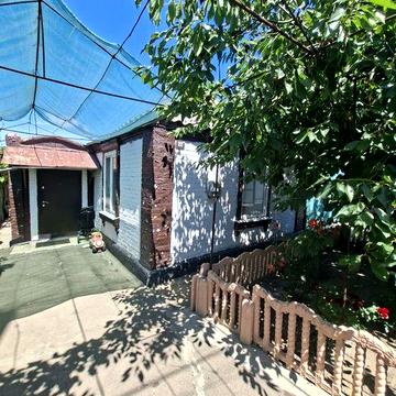 Продам будинок.Локація - район вул.Будівельна, в 5 хв ходьби до центру міста.