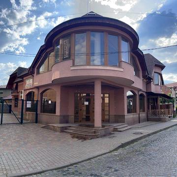 Полуособняк новобудова  для родини в центрі Мукачево світло цілодобово.
