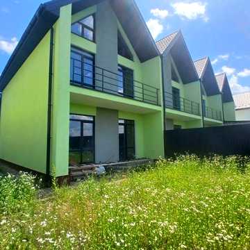 Кутовий таунхаус біля річки