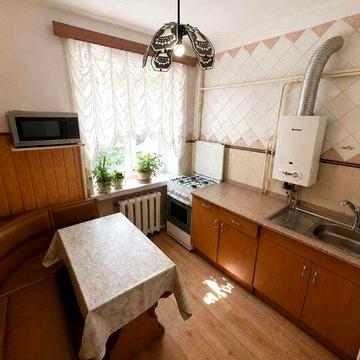 Продам 2-кімнатну квартиру в центрі міста!