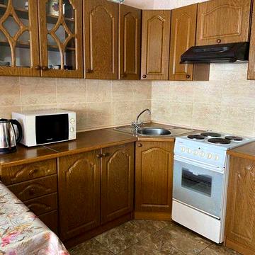 Простора 1-к  45 м²  біля метро Харківська/Позняки. Вишняківська,3