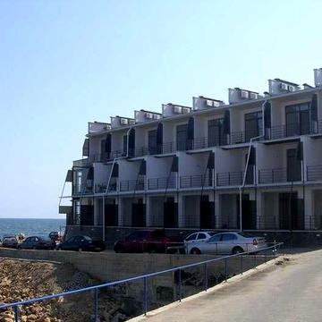 Продаються апартаменти на березі моря в Совіньйоні.