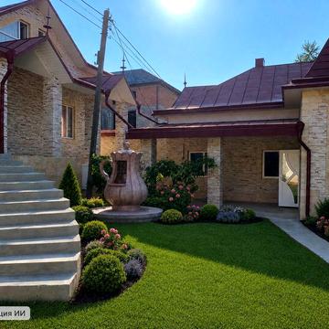 Велика садиба в Боянах: 2 будинки, 550 м², 43 сотки