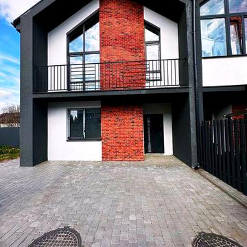 Сучасний таунхаус біля озера: життя вашої мрії у Scandi House 2!