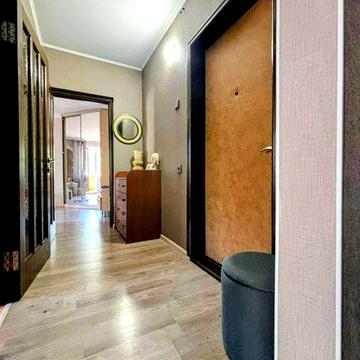 Продам хорошу світлу 2-к квартиру з ремонтом у м.Бровари. Вул.Аркадія Голуба (Постишева). Чудовий стан! Меблі і техніка! Окремі кімнати