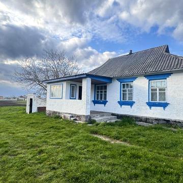 Будинок з великою ділянкою в селі Дубівка ( газ , свіло, криниця)