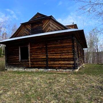 Будинок на вершині гори
