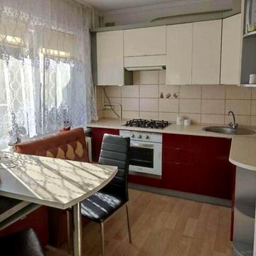Продається 2-ох км квартира, вул. Карпенка, р-н Дружба