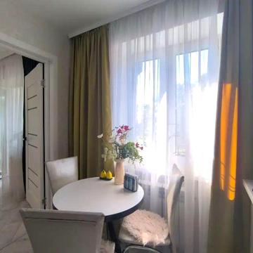 Продам 2-кімнатну квартиру на пр.Поля 48Б