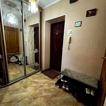 1к квартира, Озерна, вигляд на озеро, меблі, техніка, 38м² цегла 8/10п