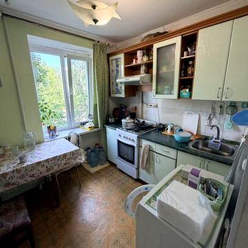 Продаж 1-к квартири 4/9 площа Перемоги/ п-т Миру