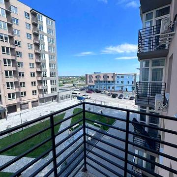 Продам свою квартиру в Браме 2  45,4 м2  закрытая стоянка в Днепре пос. Слобожанский ЖК Днепровская Брама 2