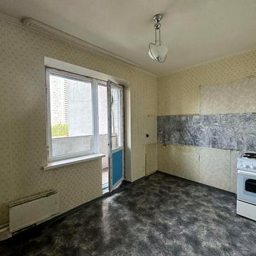 Продаж 1к. квартири поруч біля метро Позняки, вул. Мишуги, 11.