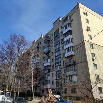 Солом’янка, Чоколівка,  Антонова 11  (Севастопільська пл. Космонавтів).