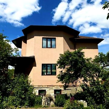 Будинок 298 м² із великим цоколем 120 м², водою, електрикою та міською каналізацією — зданий в експлуатацію