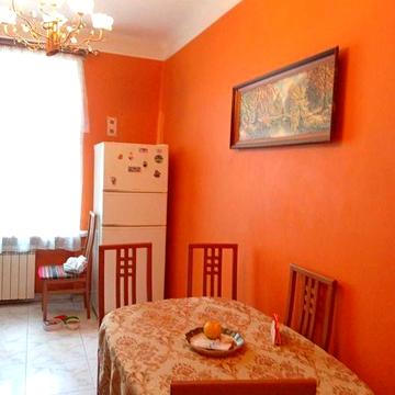 Продам 3 - х ком.квартиру, метро ХТЗ - 5 минут пешком, улица Бекетова 3/4 " сталинка", перекрытия ЖБ. Общая площадь 80 м2, жилая 54 м2, кухня 14 м2